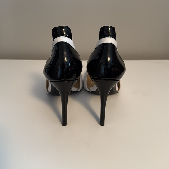 Michael Kors Elegant Black and White Stiletto Heels - Picture 4 of 7
